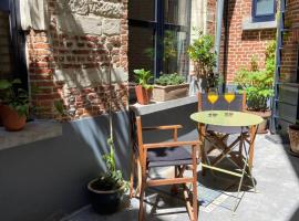 A picture of the hotel: Duplex in historical centre with private courtyard