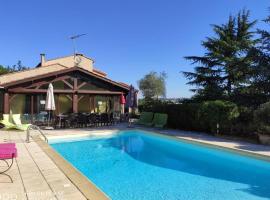 होटल की एक तस्वीर: Maison avec climatisation 230 M2 10 km centre Toulouse