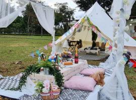 Glamping Resort @ Kranji, hotel a Singapur