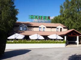 Foto di Hotel: Logis Des Trois Massifs