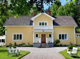 A picture of the hotel: Eden's Garden Cottages