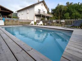 酒店照片: Appartement au calme avec vue et piscine au coeur du pays basque