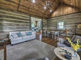 Фотография гостиницы: Bross Brothers Cabin with Wraparound Porch!