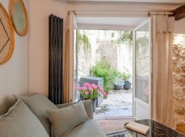 Hotel Photo: Boutik Boheme Le jardin Montmartre