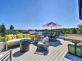Hotel Photo: Stylish Getaway with Canal and Mountain Rooftop Views!