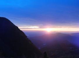 阿里山梅園樓觀景飯店, hotel in Fenchihu