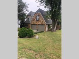 Hotel fotoğraf: Route 66-Enchanted Cottage cozy family home & park