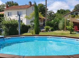 Hotel foto: A Peaceful and Tranquil Holiday in the Beautiful Haute-charente Countryside