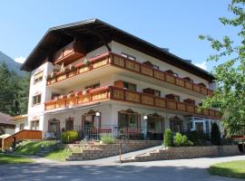 Hotel fotoğraf: Hotel Garni Waldhof - Wohlfühlen am Lech