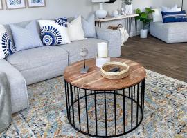 The Beach House at Seascape Steps from the Beach, Marina and Shops!, ξενοδοχείο σε West Palm Beach