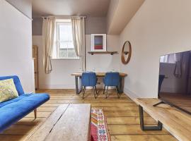 Fotos de Hotel: Host & Stay - The Old Courtroom Flat