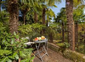 Fotos de Hotel: Naval studio with garden