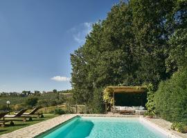호텔 사진: Fiano Villa Sleeps 10 Pool Air Con WiFi
