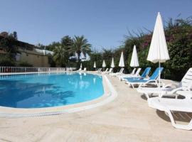 Hotel fotoğraf: Villa with pool near the sea