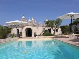 Hotel foto: Ostuni,trullo fiabesco con piscina