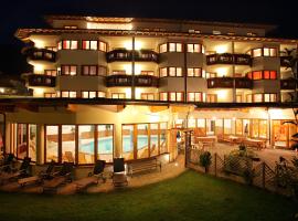 Aktiv-Hotel Traube am Mieminger Sonnenplateau、Wildermiemingのホテル