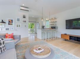 รูปภาพของโรงแรม: Hanalei Beachfront Cottage home