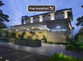 Hotel Santika Mataram، فندق في ماتارام