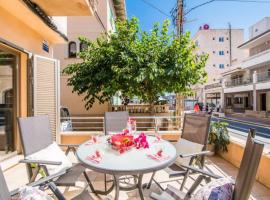 Hotel foto: Can Picafort Holiday Home Sleeps 10 with Air Con and WiFi