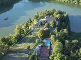 A picture of the hotel: Domaine du Châtelard