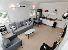 صور الفندق: 2BDR Holiday Home by Mezizim Beach and TLV Port!