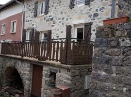 Hotel Foto: Maison en pierres au cœur d'un village Ardéchois
