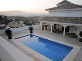 होटल की एक तस्वीर: Luxurious villa in the sun