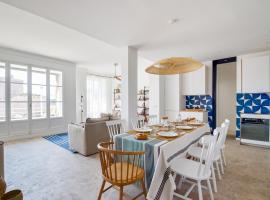 Фотография гостиницы: MASSILIA BLUE - Grand appartement refait à neuf avec vue sur le Vieux Port