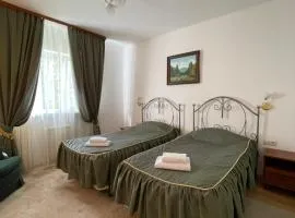 Gusarskiy Hotel and Apartment