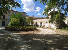 Фотографія готелю: Gîte de l'orangerie du Château de la Bégude de Mazenc