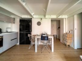 Hotel Foto: The Best Rent - Lovely loft with balcony near Piazza Vetra