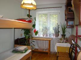 Фотографія готелю: Очень уютная, тихая, єко комната с видом на сад