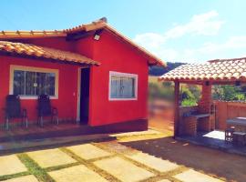 Acomodação chalé entre capitolio e escarpas do lago, hotel in Capitólio