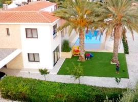 Hotel Foto: Luxury 6 bedroom villa with privet pool in Paphos