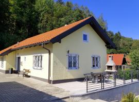 Fotos de Hotel: Ferienhaus in Grödig mit Panoramablick