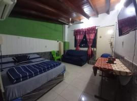 A picture of the hotel: HERMOSO APARTAMENTO MONOAMBIENTE ZONA SHOPPING