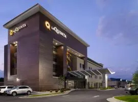 La Quinta Inn & Suites by Wyndham Tifton، فندق في تيفتون