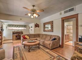 ホテル写真: Bisbee Home Less Than half Mi to Park and Tennis Courts!