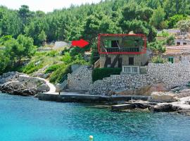 Guesthouse Karbuni (217), hôtel à Potirna