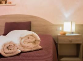 Rooms Gli Arcangeli - Affitti Brevi Italia, hotel in Monte SantʼAngelo