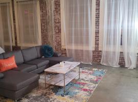 Хотел снимка: Lovely studio condo with free parking on premises