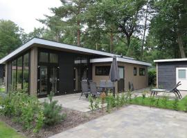 A picture of the hotel: Lovely bungalow in Hoenderloo with fireplace