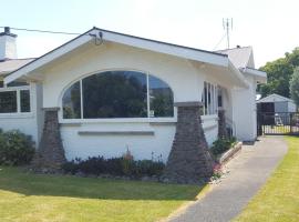 The Bungalow, Hotel in Whanganui