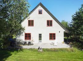 Foto do Hotel: 7 person holiday home in DJURHAMN