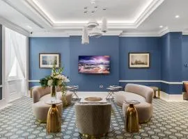 Commodore Hotel