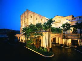 A picture of the hotel: The Oberoi Grand Kolkata