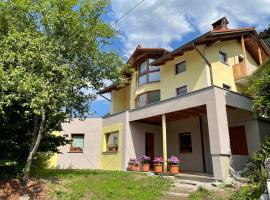 होटल की एक तस्वीर: Apartma 7 - In the heart of Soča Valley