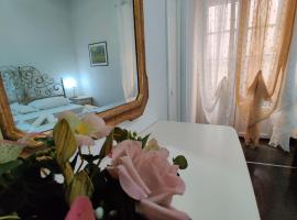 Hotel fotografie: DOGE CAMBIASO- Davanti all'acquario - Grande terrazza privata - Palazzo Nobiliare Storico