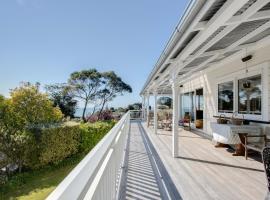 A picture of the hotel: The Verandah - Napier Holiday Home