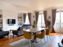 Zdjęcie hotelu: Marvellous Sunbathed 3BR at the heart of Paris